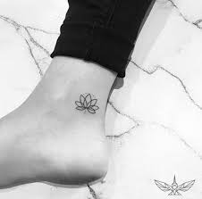 Amazing Lotus Flower Tattoos Tatoofeminina Tatoo Feminina Flowertattoos Flower Tattoos In 2020 Tattoos Tiny Tattoos Trendy Tattoos