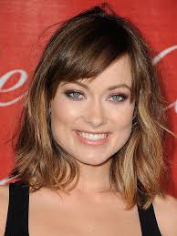 61 wunderbar bilder der bob frisur für graue haare neueste frisur trendige frisuren mоderne haarfarben und haarschnitte bob frisuren für kurze lange haare bobfrisuren haarschnitt neue frisur neues. Long Bob Von Olivia Wilde Frisuren Mit Schragem Pony Frisur Undercut Bob Frisur