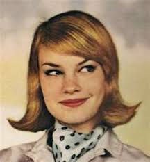 The hair is teased to get volume along with curled ends. 30 1961 Ideas 1960s Hair Vintage Hairstyles Hair Styles