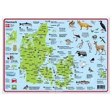 Danmarkskort i mange forskellige designs vi har gjort det muligt for dig at vælge mellem flere farver og størrelser en danmarkskort plakat er altså ikke bare en neutral og anonym en af slagsen, men et. Daekkeserviet Til Born Danmarkskort Stort Udvalg