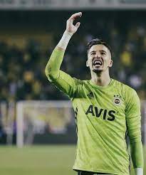 Sieh dir an, was rumeysa🖤 (rumeysasahin09) auf pinterest, der weltweit größten sammlung von ideen, entdeckt hat. Altay Bayindir Kaleci Takim Fotograflari Futbolcular