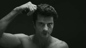 Joel Joan: “Tots venem una versió millorada del que som, tots som uns grans  comediants”