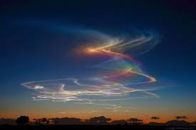 雲が虹色に 美しすぎる気象現象 彩雲 naver まとめ clouds rainbow sky natural phenomena
