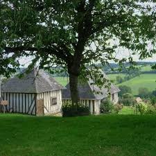 Maisons Normandes A Camembert En Normandie Paysage Normand Paysage France Vacances Normandie