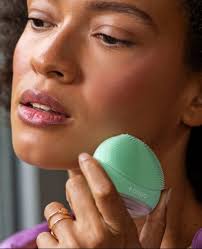 All FOREO LUNA™ Facial Cleansing Devices & Cleansers