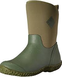 Many of them argue that a pair of old sneakers is just find out why gardening boots are better than your sneakers and check our selection of the best gardening boots for men to find the best model for you. 25 Best Garden Shoes Clogs And Boots For Gardening