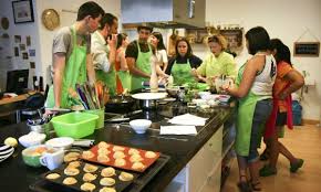 Una selección de cocinas contemporáneas, cocinas rústicas, cocinas de diseño, cocinas modernas… para poder visualizar las cocinas y tocar los materiales ven a visitarnos. Los Cursos De Cocina Para Aficionados Son El Nuevo Hobby De Los Jovenes Actualidad El Pais