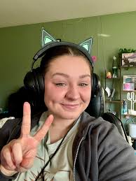 Live right now with some friends playing reload <3