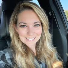 Courtney Oswald's Instagram, Twitter & Facebook