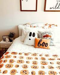 20 Insanely Cute Fall Decor Tricks That You Will Fall For Society19 Fall Bedroom Decor Fall Room Decor Halloween Bedroom Decor