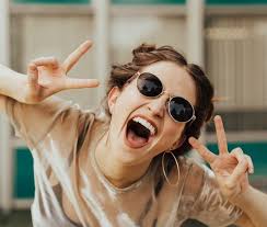 P!nk i've been dreaming of friendly faces i got so much time to kill just imagine people laughing i know some day we will and even if it's far away give me through another day chorus: Songtext Von P Nk Willow Sage Hart Cover Me In Sunshine Lyrics