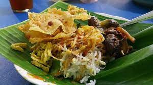 Nasi pecelnya di sini terdiri dari sayur taoge, kangkung, kacang panjang, dan lainnya. Nasi Pecel Mbak Toety Dan 4 Kuliner Malam Di Mojokerto Yang Terkenal Enak Dan Paling Laris
