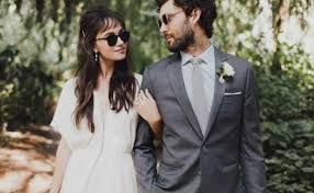 Seorang pengantin pria saat ini telah memiliki banyak pilihan baju yang dapat digunakan untuk acara pernikahan layaknya pengantin wanita. Ide Setelan Jas Pengantin Pria Untuk Berbagai Konsep Pernikahan
