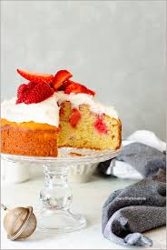 Ingredienti e procedimento della ricetta poke cake alle fragole preparata da natalia cattelani nella puntata della prova del cuoco del 7 maggio 2018. Poke Cake Alle Fragole Panelibrienuvole