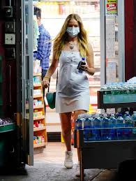 Below, everything we know about lawrence's new husband. Jennifer Lawrence Holds Onto Arm Of Husband Cooke Maroney As Couple Make Rare Outing In Nyc Aktuelle Boulevard Nachrichten Und Fotogalerien Zu Stars Sternchen