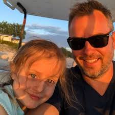 Dan Esford's Instagram, Twitter & Facebook