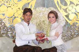 Mawa rashid a.k.a mawar rashid adalah seorang gadis sensasi malaysia yang semakin meningkat popularitinya di laman keek. Mawar Raf Sah Suami Isteri