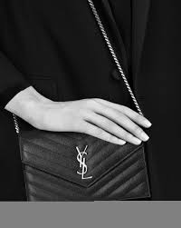 Saint Laurent Enveloppe Chain Wallet En Cuir Embosse Grain De Poudre Ysl Com Sac Cuir Cuir Matelasse