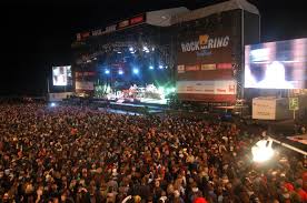 Wir sind von der abfahrt langwasser, ohne stau direkt auf den platz. Weder Rock Am Ring Noch Rock Im Park Kaum Frauen Auf Festivalbuhnen Panorama Gesellschaft Tagesspiegel