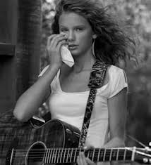 Although t swift has risen to stardom with her popular songs, she had also got her great moments when the paparazzi captured her without makeup. 10 Taylor Swift T Swizzle Without Makeup Pictures Styles At Life
