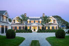 The entire history of american architecture can be found in new england. Preppy New England Architecture Gets A Modern Update New England Style Homes Beach House Plans Preppy House