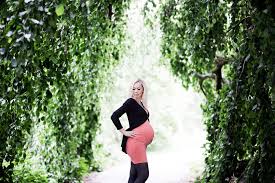 Så lenge dere bare lå sammen i sengen og at penisen til kjæresten din ikke var inne i deg, er det ikke noen sjanse for at du kan være gravid. Omme Bryster Er Ikke Gravid Gratis Porbo