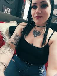 뜨거운 고스 맘마 🤘🏽🤘🏽🖤🖤🤘🏽🤘🏽