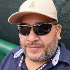 Por eso no quería presentarles a mi hija porq sabía que iban a salir con  que suegro 😔 Pero aun no estoy preparado para tener ningun yerno 👌  Jenifer Sandoval