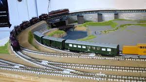 Modellbahn online shop für gebrauchte und neuwertige modelleisenbahn. Modellbahn Spur Tt Ludmilla Roco Br 132 Mit Minol Kesselwagen Tillig Br 111 Mit Hilfszug Henning Youtube