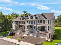 4 Goldfinch Drive | Alisa Saporito