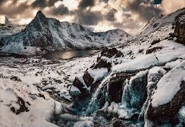 Visit Wales On Instagram Tryfan Looking Epic With Its Winter Coat On Please Beadventuresmart Thank You To Dan Struthers Visit Wales Dream Destinations