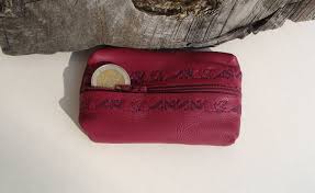Porte Monnaie Couleur Lie De Vin Grain De Cafe Artisanal Et Fantaisie En Cuir De La Boutique Nintaiart Sur Etsy Coffee Beans Etsy Purses