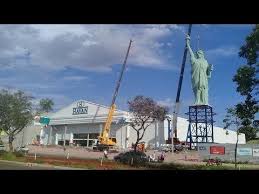 Capaz de produzir uma réplica a cada 25 dias. Chegada Da Replica Da Estatua Da Liberdade Das Lojas Havan Passo Fundo Youtube Estatua Da Liberdade Estatua Passo Fundo