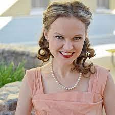 Jana Hatch's Instagram, Twitter & Facebook