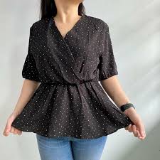 Model baju nagita slavina terbaru. Blus Wanita Model Stitching Dengan Kerah V Neck Dan Hiasan Bergaya Korea Silvi Top Black Baju 68khl Shopee Indonesia