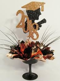 Ahora prepárate para ver las opciones que tengo para ti con todas estas increíbles ideas para centros de mesa de boda. 22 Hermosas Ideas De Centros De Mesa Para Fiesta De Graduacion Haz Manualidades