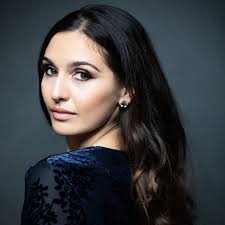 Isabel Gomes's Instagram, Twitter & Facebook