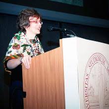 L'intervento della senatrice e docente universitaria elena cattaneo sul messaggero, a proposito di scienza e agricoltura, apre un dibattito su una questione fo . Elena Cattaneo Born October 22 1962 Italian Politician University Professor World Biographical Encyclopedia