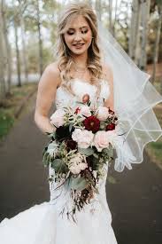 Home accessories bouquets wedding bouquets inspiration : Cascading Hochzeitsstrauss Mit Burgunder Hellrosa Blumen Und Grunpflanzen Brach Cascading Wedding Bouquets Wedding Boquet Maroon Wedding