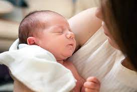 أسباب تأخر سقوط الس رة للمولود مجلة سيدتي