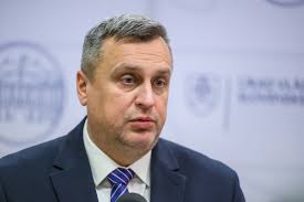 SNS navrhne zrušenie transakčnej dane, Danko kritizuje opatrenie