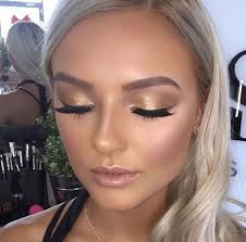 41 Best Natural Prom Makeup Ideas To Makes You Look Beautiful Addicfashion Natural Prom Makeup Bridesmaid Makeup Beautiful Makeup