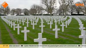 94 graven dragen een kruis waarop staat: Indrukwekkende Documentaire Over Amerikaanse Begraafplaats Margraten Ze Zijn Voor Ons Gesneuveld Youtube
