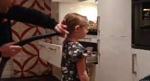 Watch This It Is So Weird A Dad Puts His Little Girls Hair In A Ponytail With A Vacuum Worked Perfectly Perfect Ponytail Little Girl Hairstyles Ponytail