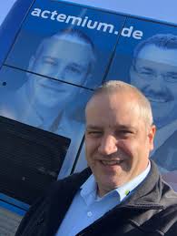 Buswerbung für Actemium💪