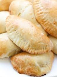 Recette Du Pate Haitien Un Feuillete Craquant A Base De Viande Legerement Epice Un Met Ayisyen Parti Cuisine Haitienne Cuisine Antillaise Recettes De Cuisine