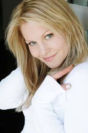 Candace cameron is looking magnificent with this fun and casual hairstyle. Candace Cameron Bure Cameron Hair Candace Cameron Cameron Bure