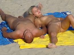 Голые нудисты и нудистки на пляже (66 фото) - скачать картинки и порно фото  girla.me