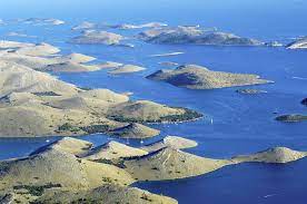 Ostrva zauzimaju manje od 1/4 ukupne površine parka (nešto manje od 50 km2), te u njemu dominira. Discover Dalmatia National Park Kornati Ausfluge