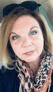 Heidi Hess's Instagram, Twitter & Facebook